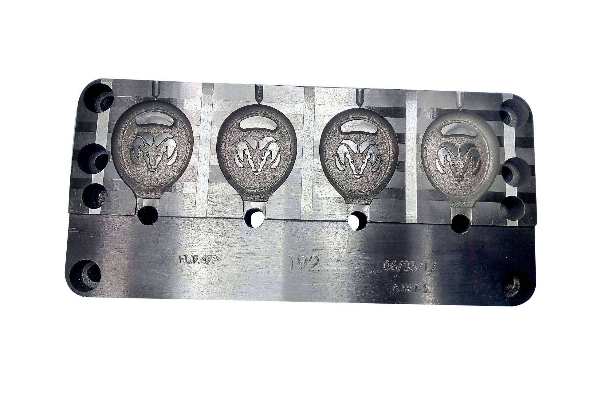 ¿Qué tipos de moldes fabrica la empresa Moldes A.W.?