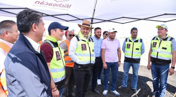 Supervisa Bedolla rehabilitación carretera en región Oriente
