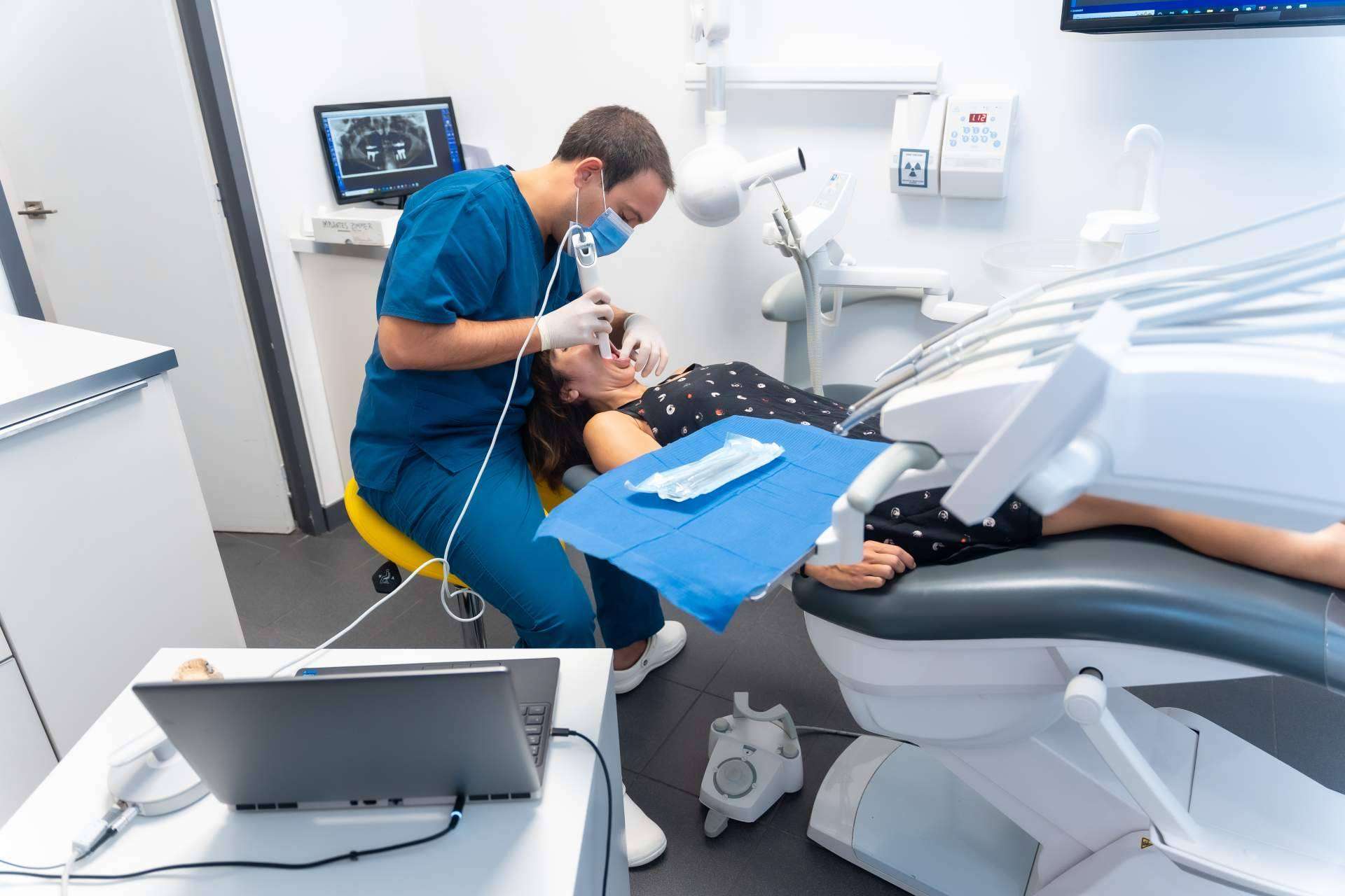 Recuperar la sonrisa en tiempo récord; la solución de Sodein Clínicas Dentales en implantología avanzada